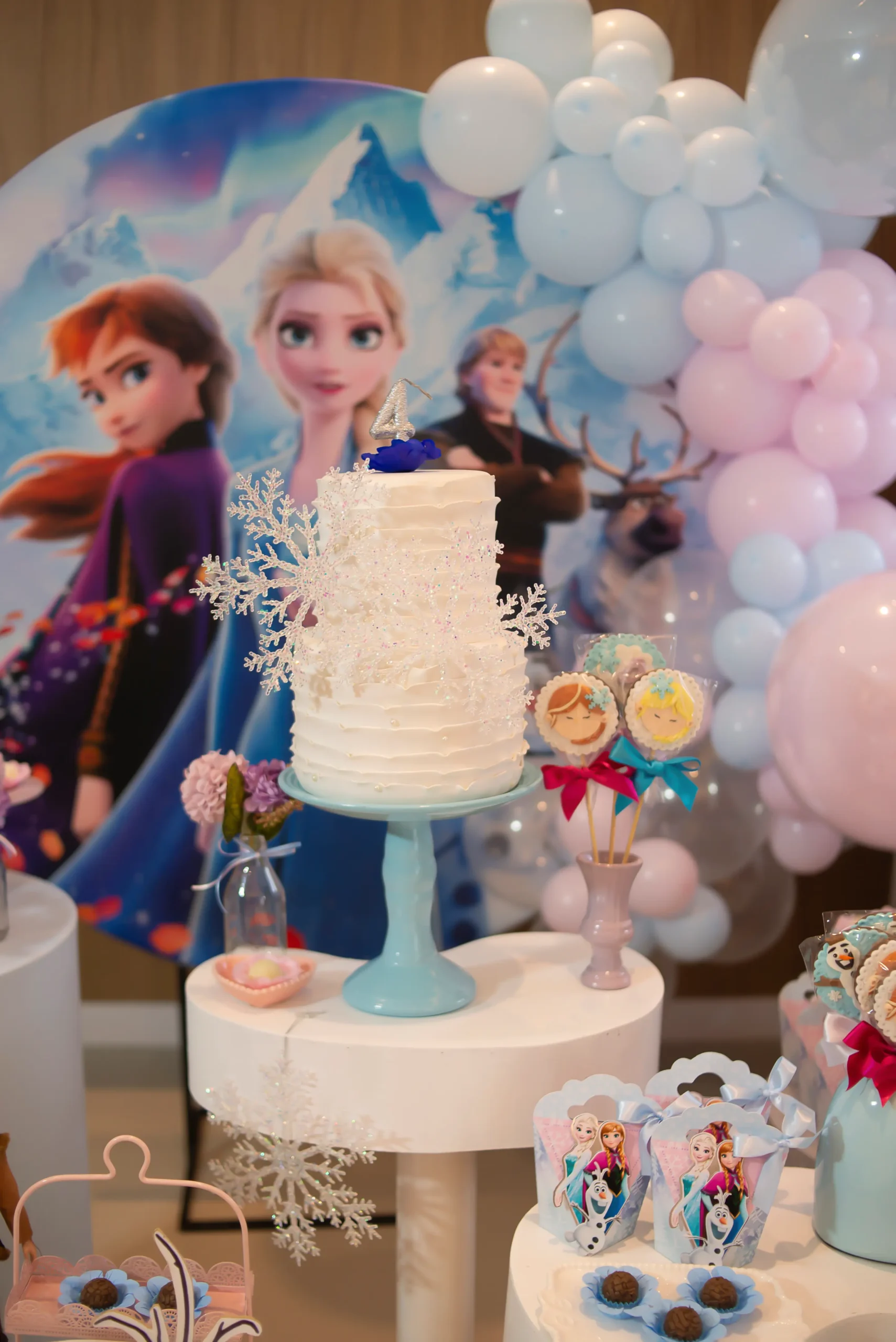 Doces e bolos personalizados para festas